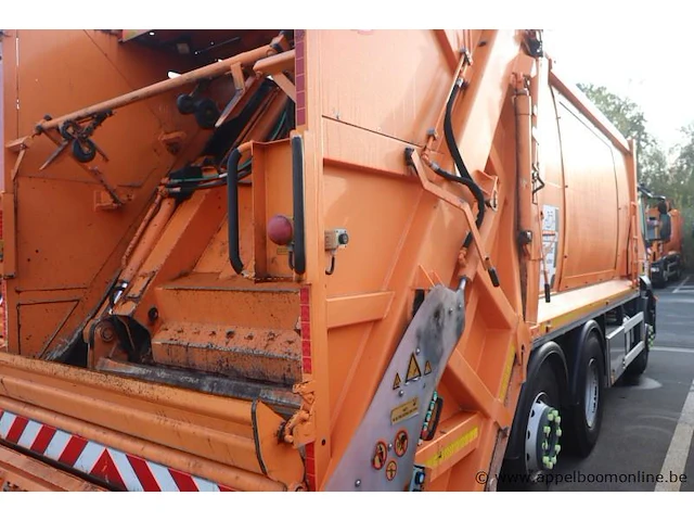 Huisvuilwagen iveco 2y3c, pusher 4000, datum 1ste inschr 2/2/2015, chassisnummer wjme2nnh60c295943, km laatste keuring 94,498,, diesel euro vi, deel i+ii, gelijkvormigheidsattest - afbeelding 4 van  21