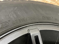 Hummer - car tyre - afbeelding 2 van  3