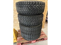 Hummer - car tyre - afbeelding 3 van  3