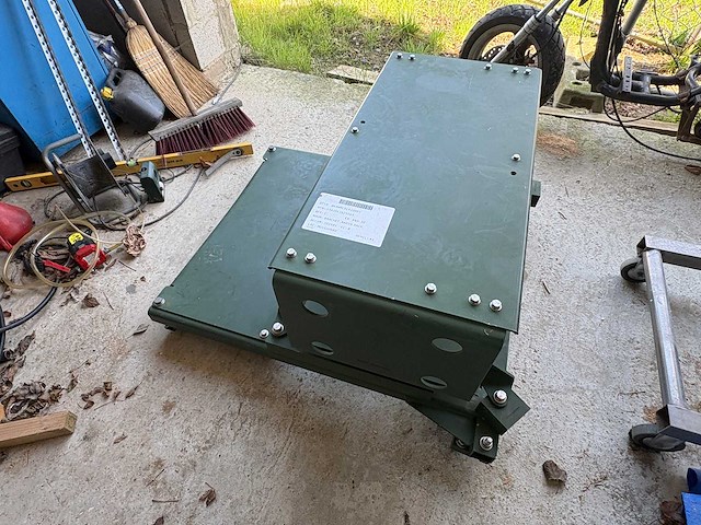 Humvee radio tafel - part - afbeelding 6 van  7