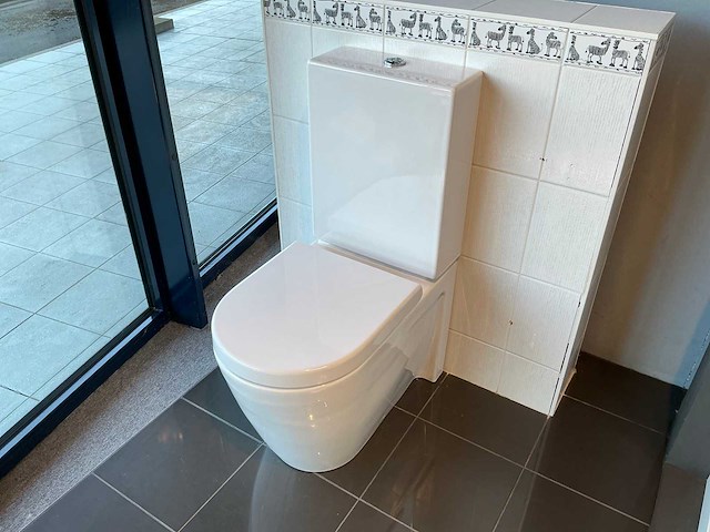 Huppe douchecabine en toilet - afbeelding 9 van  10