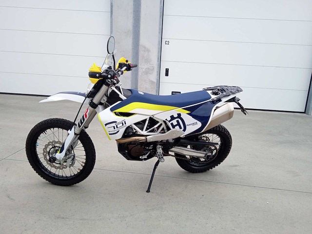 Husqvarna - 701 enduro - motorfiets - afbeelding 1 van  8