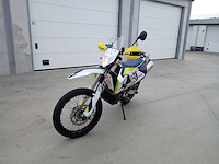 Husqvarna - 701 enduro - motorfiets - afbeelding 3 van  8