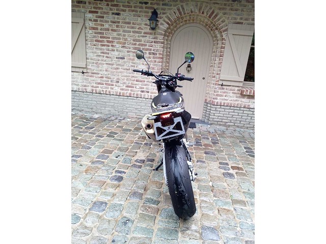 Husqvarna - 701 supermoto - motorfiets - afbeelding 2 van  5