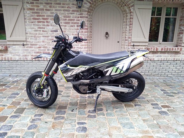 Husqvarna - 701 supermoto - motorfiets - afbeelding 2 van  7