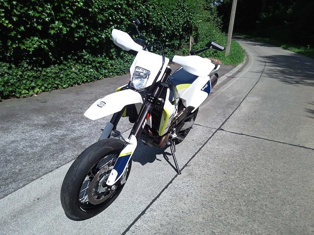 Husqvarna - supermoto 701 - motorfiets - afbeelding 5 van  6