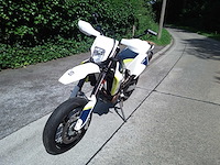 Husqvarna - supermoto 701 - motorfiets - afbeelding 5 van  6