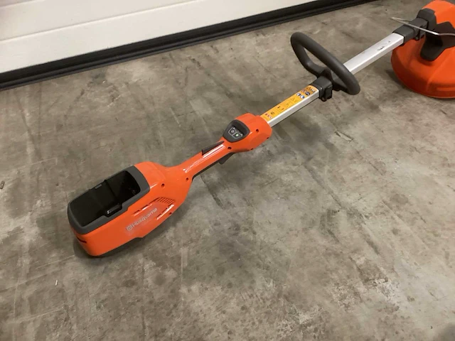 Husqvarna 115il accu trimmer ex accu - afbeelding 6 van  9