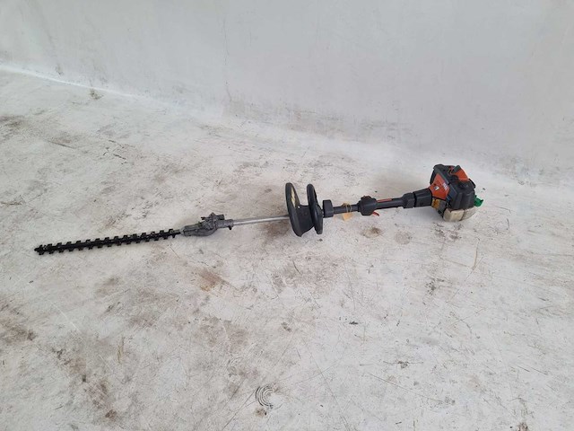 Husqvarna 327he3 hoogsnoeier - werkend - afbeelding 2 van  3