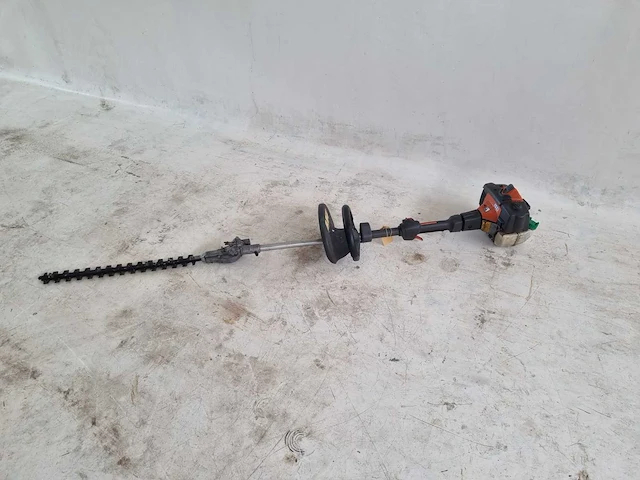 Husqvarna 327he3 hoogsnoeier - werkend - afbeelding 3 van  8