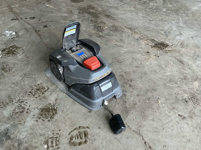 Husqvarna auto mower 105 800m2 robotmaaier - afbeelding 1 van  5
