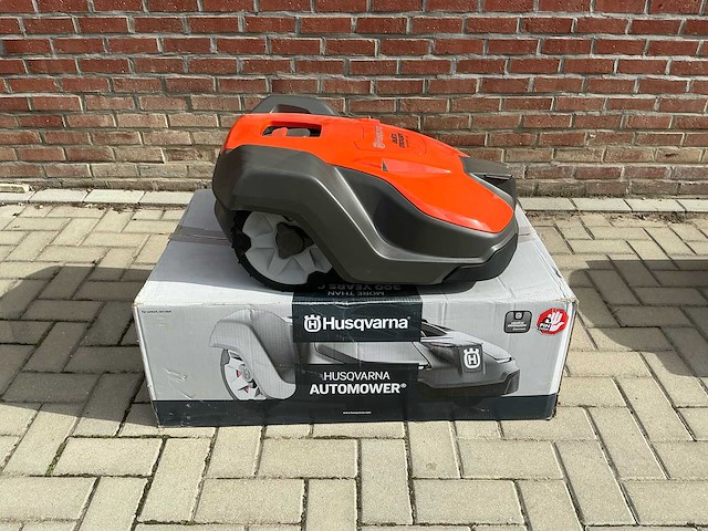 Husqvarna automower - 550 5000m2 - robotmaaier ongebruikt - afbeelding 1 van  5