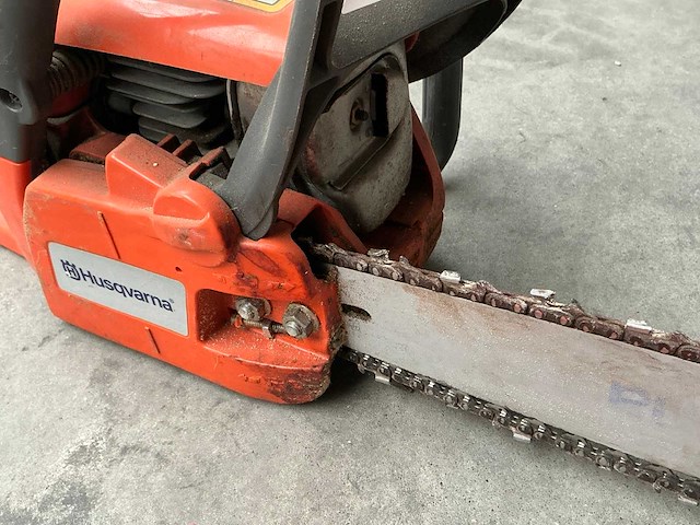 Husqvarna se-561 82 kettingzaag - afbeelding 2 van  4