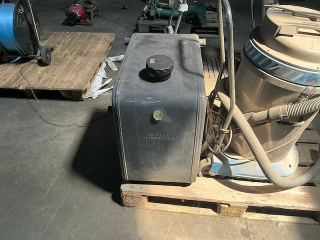 Hydrauliektank - afbeelding 2 van  6