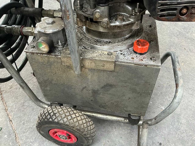 Hydraulisch aggregaat met benzine motor - afbeelding 6 van  7