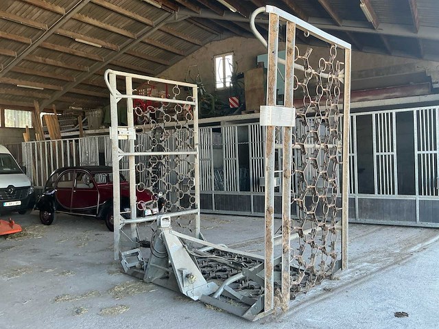 Hydraulisch opklapbare weidesleep met 3-puntsophanging - afbeelding 2 van  9