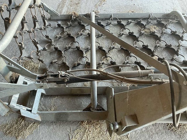 Hydraulisch opklapbare weidesleep met 3-puntsophanging - afbeelding 4 van  9