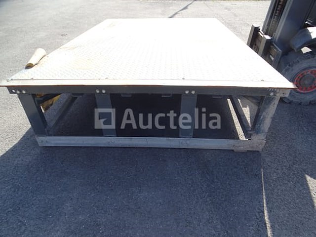 Hydraulisch platform voor laden - afbeelding 10 van  17