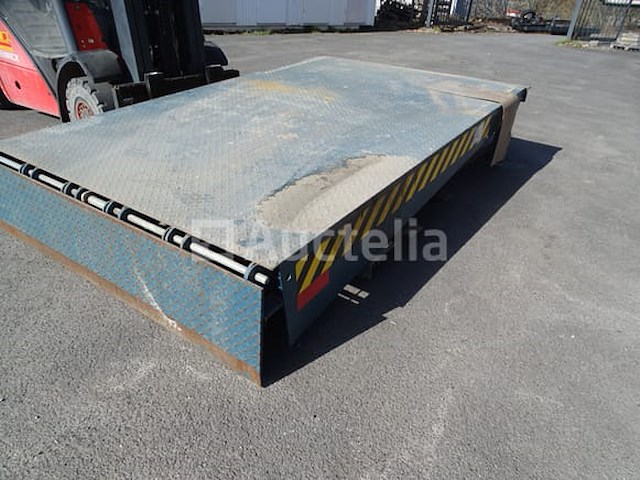 Hydraulisch platform voor laden - afbeelding 14 van  17