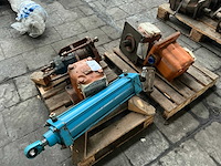 Hydraulisch pomp (3x) - afbeelding 1 van  7