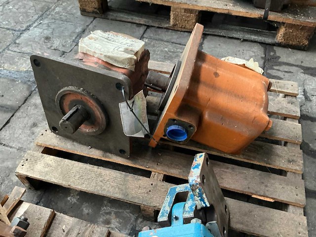 Hydraulisch pomp (3x) - afbeelding 3 van  7