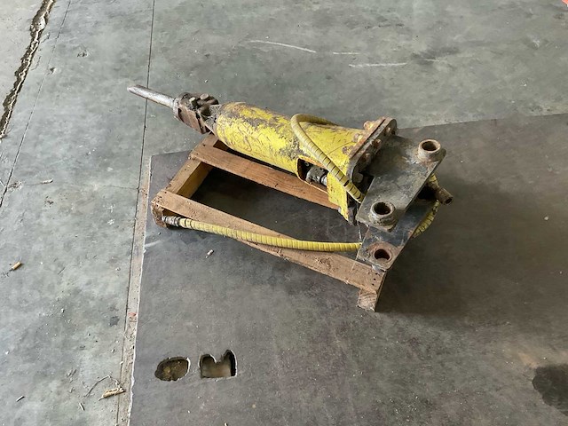 Hydraulische breekhamer voor graafmachine 4/6 ton - afbeelding 1 van  5