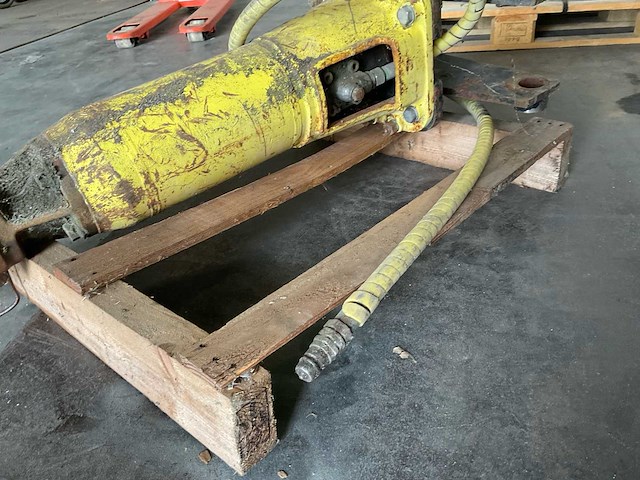 Hydraulische breekhamer voor graafmachine 4/6 ton - afbeelding 4 van  5