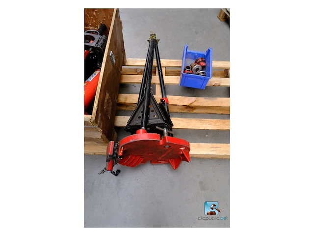 Hydraulische buigmachine met klem en toebehoren - afbeelding 10 van  11