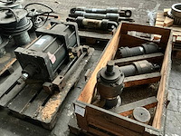 Hydraulische cilinder (4x) - afbeelding 1 van  5