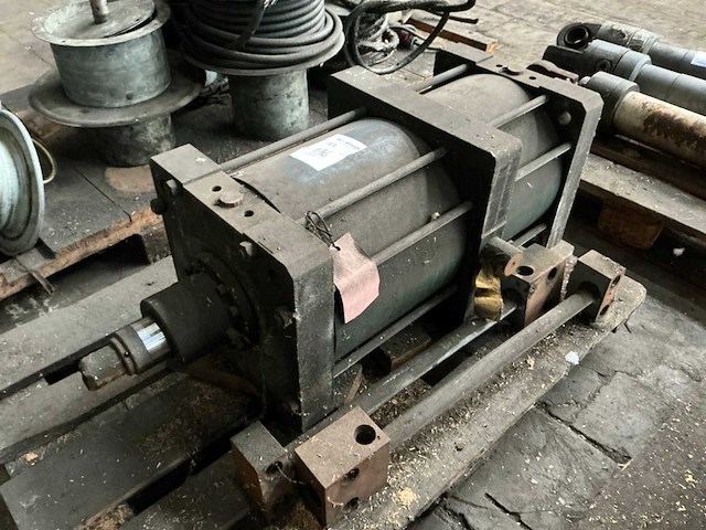 Hydraulische cilinder (4x) - afbeelding 2 van  5