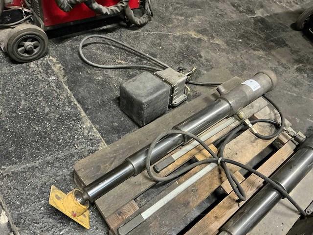 Hydraulische cilinder - afbeelding 1 van  4