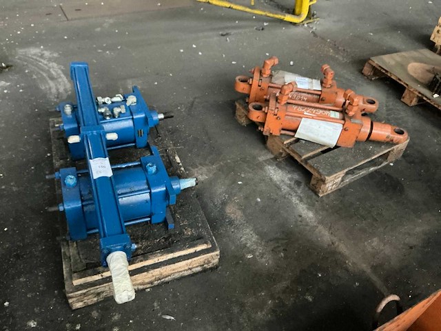 Hydraulische cilinders (5x) - afbeelding 1 van  3