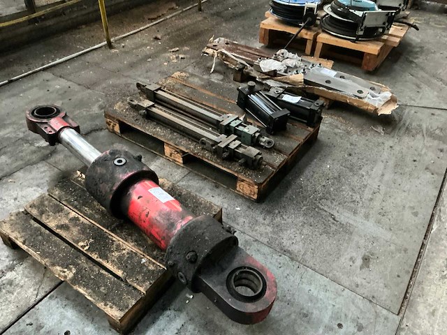 Hydraulische cilinders (5x) - afbeelding 1 van  5
