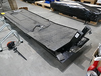 Hydraulische en pneumatische motorheftafel met een antislip tranenplaat - afbeelding 1 van  4