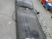 Hydraulische en pneumatische motorheftafel met een antislip tranenplaat - afbeelding 4 van  4