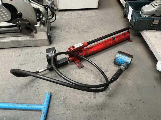Hydraulische hand ponsmachine - afbeelding 1 van  7