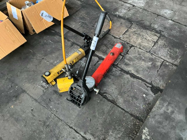 Hydraulische handpomp (2x) - afbeelding 1 van  1