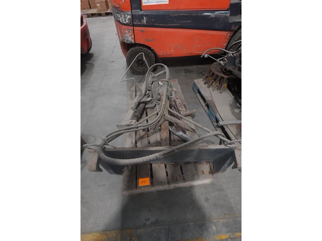 Hydraulische klembevestiging locatie a9 - afbeelding 1 van  4
