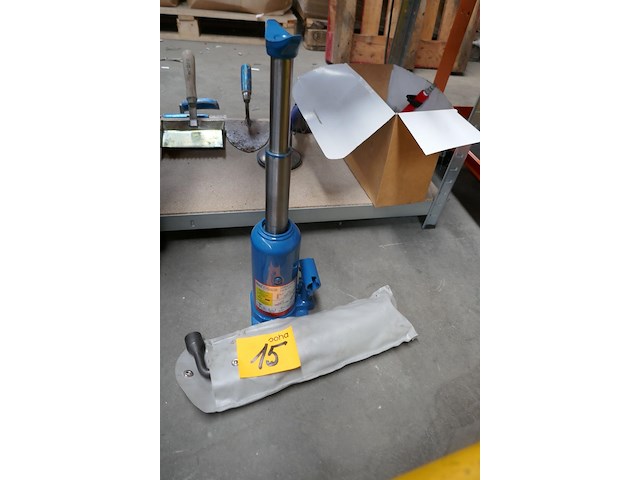 Hydraulische krik + dopsleutels - afbeelding 1 van  3