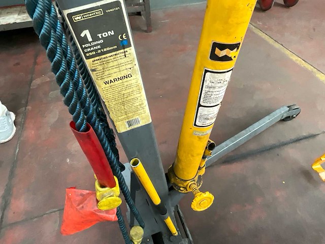 Hydraulische motorkraan (motorhijskraan) op wielen - afbeelding 4 van  4