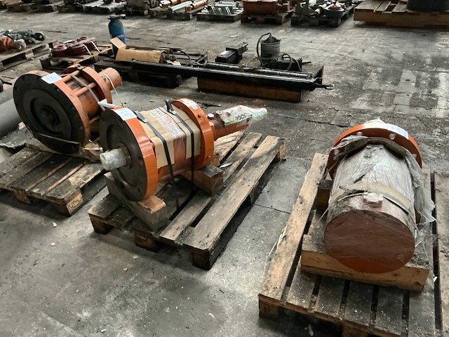 Hydraulische onderdelen (3x) - afbeelding 1 van  3