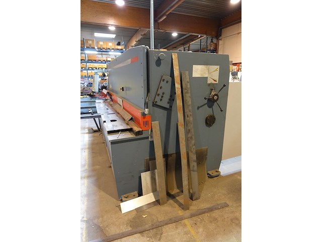 Hydraulische plaatsschaar(guillotine) durmazlar - afbeelding 9 van  11