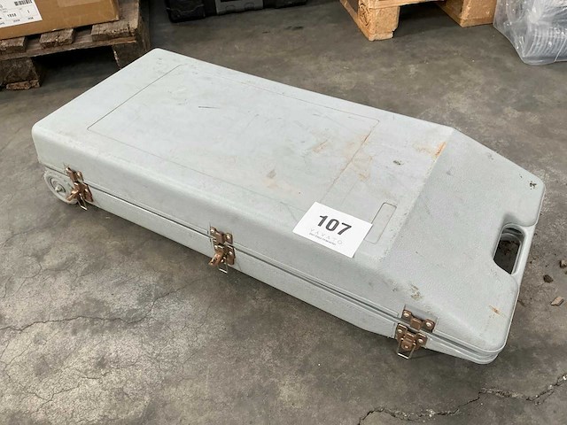 Hydraulische richt- en uitdeukset - afbeelding 6 van  6