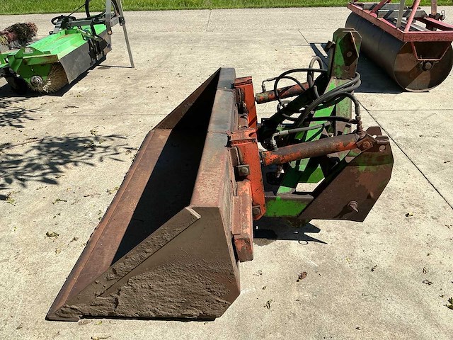 Hydraulische schepbak voorladers en accessoires - afbeelding 2 van  7