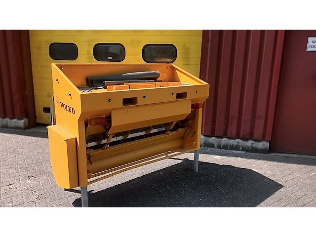 Hydraulische splitstrooier volvo cf750 voor wals - afbeelding 1 van  1