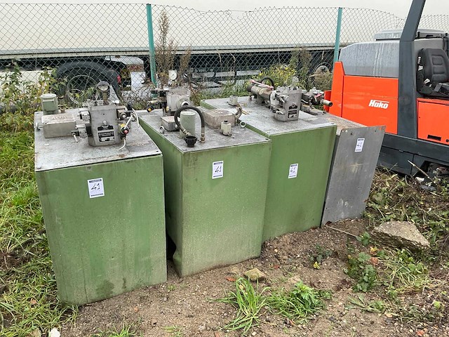 Hydraulische tank (4x) met inhout hydrauliek olie - afbeelding 2 van  4