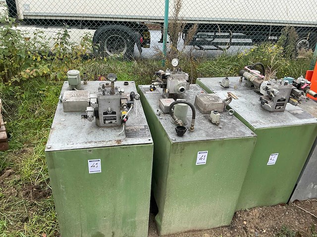 Hydraulische tank (4x) met inhout hydrauliek olie - afbeelding 3 van  4