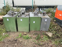 Hydraulische tank (4x) met inhout hydrauliek olie - afbeelding 1 van  4