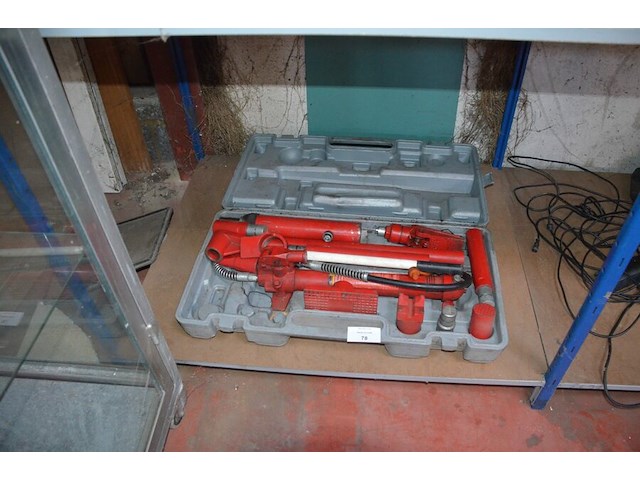 Hydraulische uitdeukset in koffer - afbeelding 1 van  4