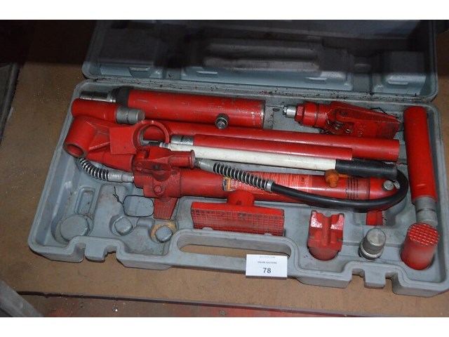 Hydraulische uitdeukset in koffer - afbeelding 2 van  4